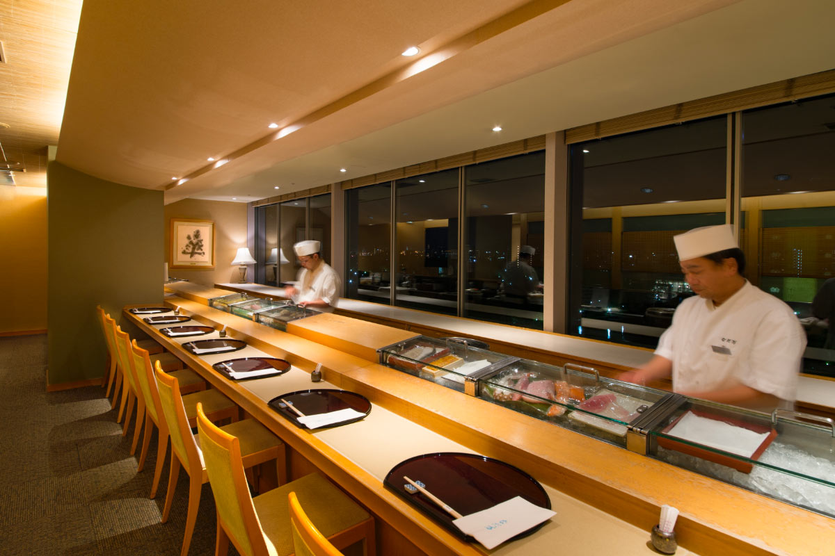 Rich in individuality, gorgeous, seasonal tastes bloom and compete. Please enjoy the long-established tradition, skill and taste of Nadaman while enjoying the panoramic view of Nakajima Park.